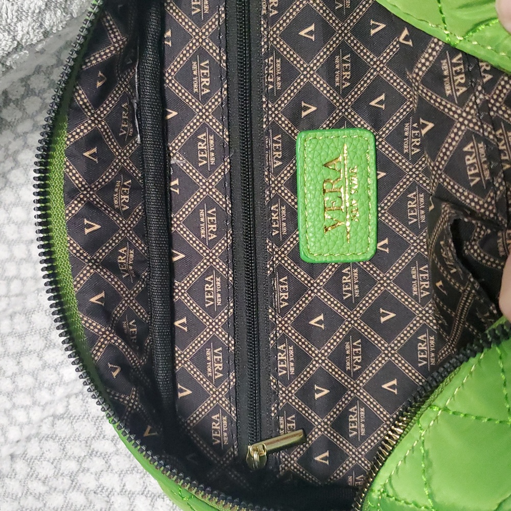 Vera New York Green Quilted Crossbody Bag - Picture 9 of 12
